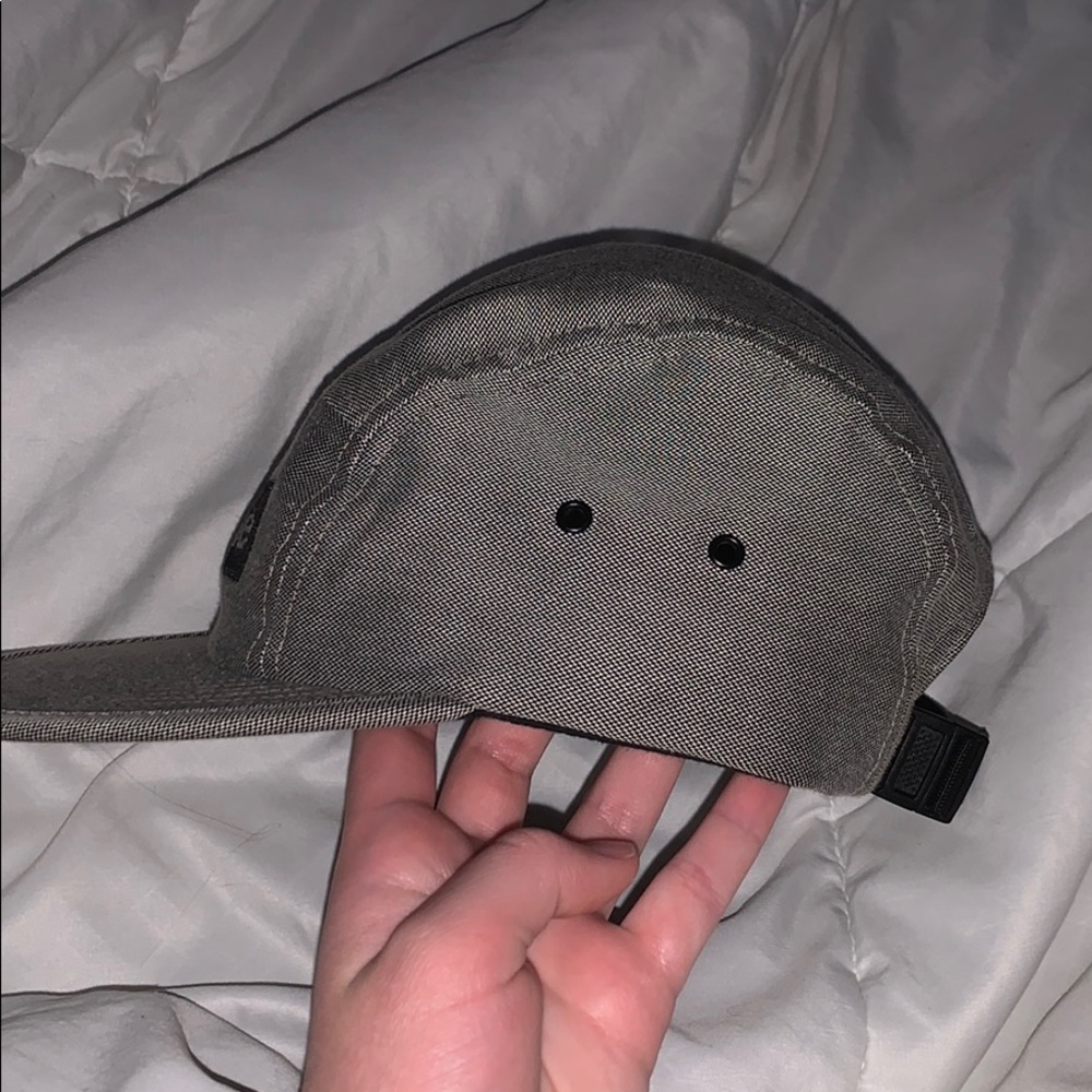 Supreme hat - Picture 2 of 4